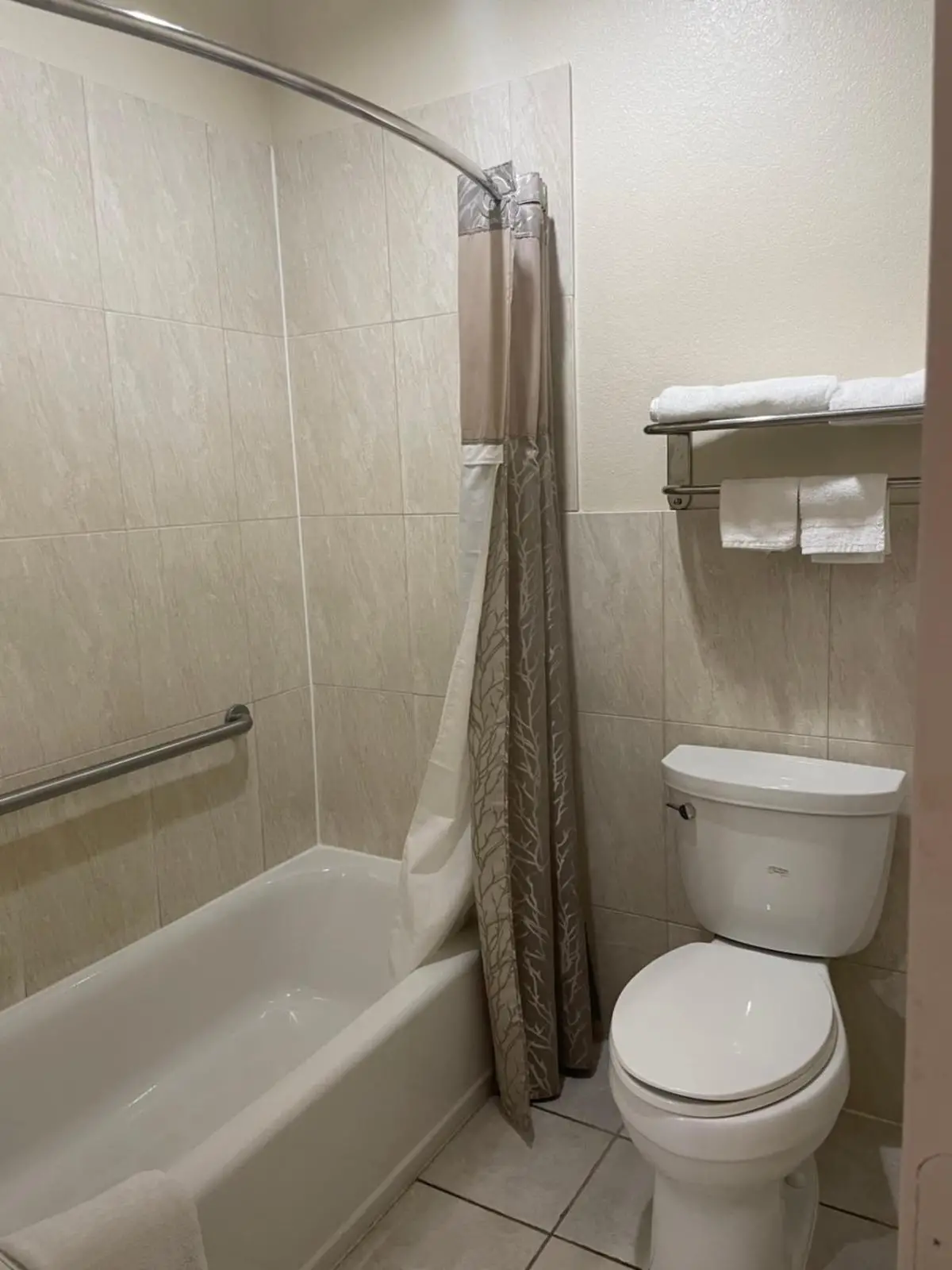 Raintree Inn & Suites — photo 6 of 16