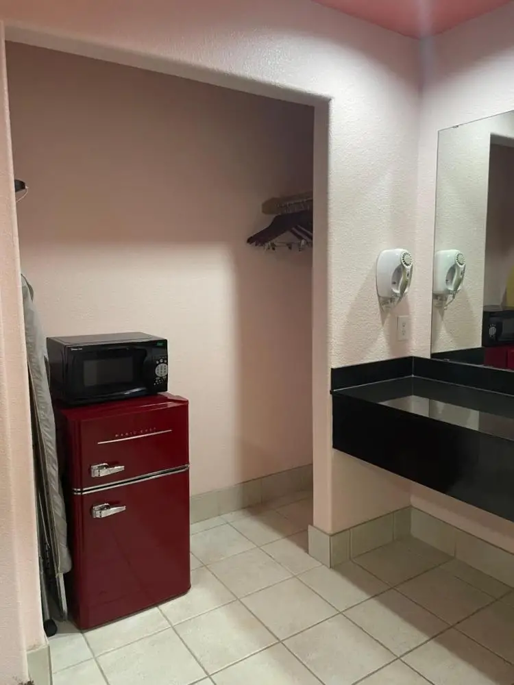 Raintree Inn & Suites — photo 5